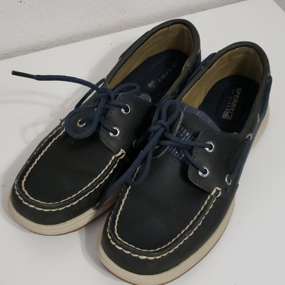 New unused Sperry Topsider intrepid size 6.5 navy